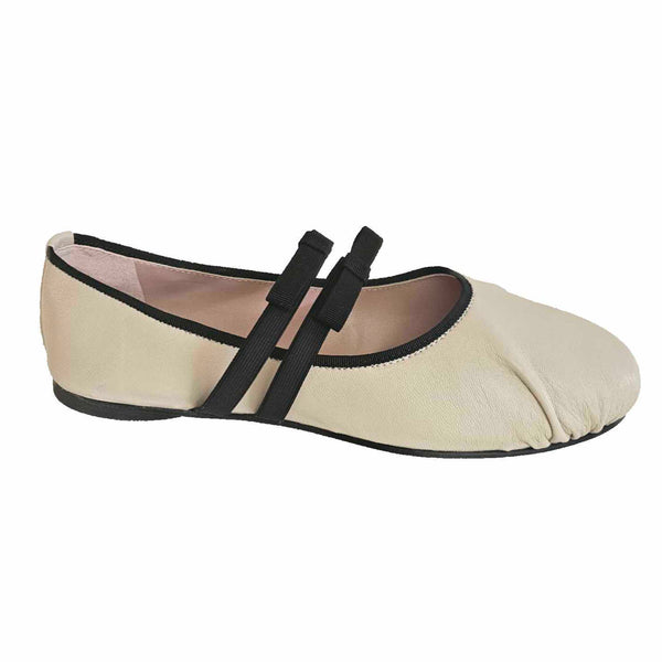 Pretty Ballerina, runder Ballerina in Creme mit schwarzer Paspelierung